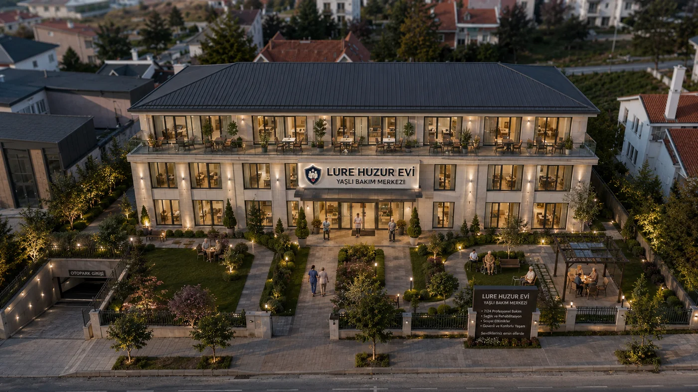Binanın huzurevi ve yaşlı bakım merkezi senaryosu görselleştirmesi — bahçede oturma alanları, pergola ve akşam aydınlatması eklenmiş temsilî AI render